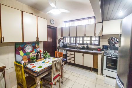 Casa de condomínio à venda com 353m², 4 quartos e 4 vagasCozinha