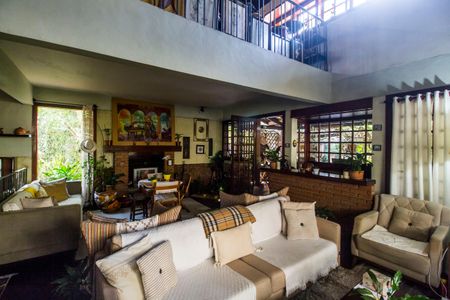 Casa de condomínio à venda com 353m², 4 quartos e 4 vagasSala