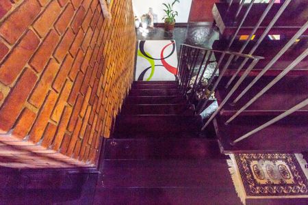 Casa de condomínio à venda com 353m², 4 quartos e 4 vagasEscada