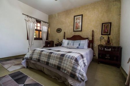 Casa de condomínio à venda com 353m², 4 quartos e 4 vagasSuíte master