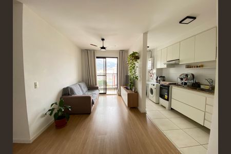 Apartamento à venda com 72m², 2 quartos e 1 vaga Apartamento à venda com 72m², 2 quartos e 1 vagaSala
