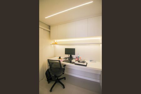 Apartamento à venda com 94m², 2 quartos e 2 vagasEscritório