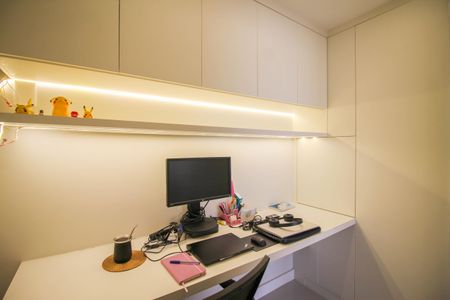 Apartamento à venda com 94m², 2 quartos e 2 vagasEscritório