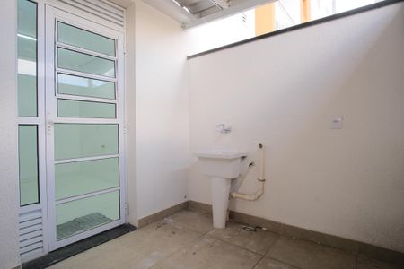 Apartamento para alugar com 61m², 2 quartos e 1 vagaÁrea de Serviço