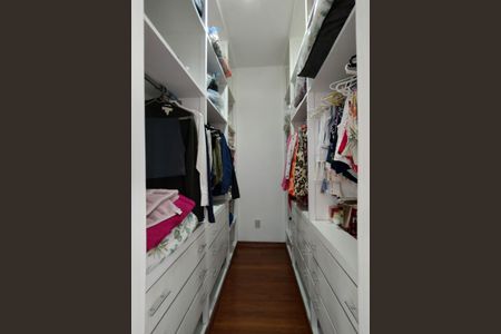 Casa de condomínio para alugar com 260m², 5 quartos e 3 vagasCloset da suíte