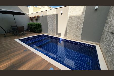 Casa de condomínio à venda com 145m², 3 quartos e 3 vagasPiscina