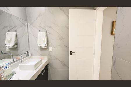 Casa de condomínio à venda com 145m², 3 quartos e 3 vagasBanheiro da Suíte