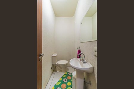 Casa à venda com 220m², 4 quartos e 2 vagas Casa à venda com 220m², 4 quartos e 2 vagasLavabo