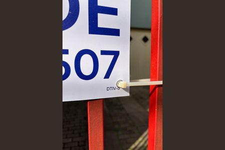 Casa à venda com 220m², 4 quartos e 2 vagas Casa à venda com 220m², 4 quartos e 2 vagasPlaca