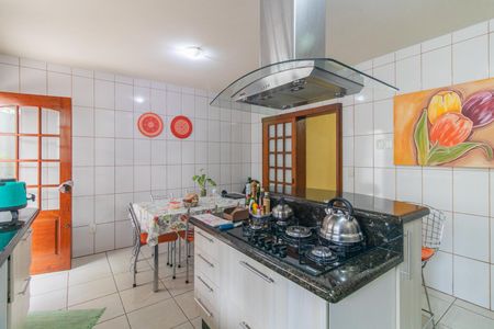 Casa à venda com 220m², 4 quartos e 2 vagas Casa à venda com 220m², 4 quartos e 2 vagasCozinha