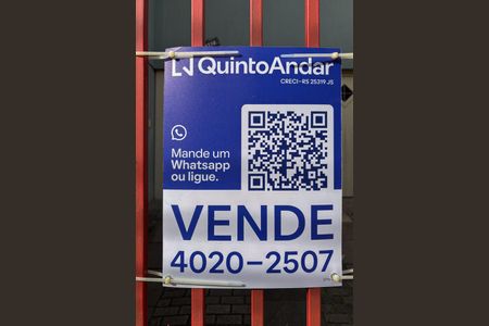 Casa à venda com 220m², 4 quartos e 2 vagas Casa à venda com 220m², 4 quartos e 2 vagasPlaca