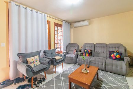 Casa à venda com 220m², 4 quartos e 2 vagas Casa à venda com 220m², 4 quartos e 2 vagasSala