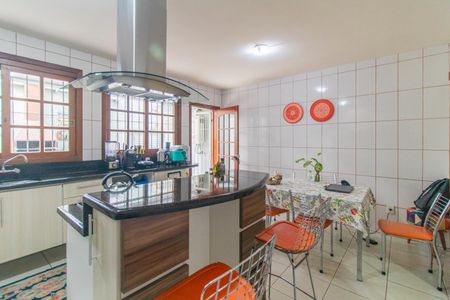 Casa à venda com 220m², 4 quartos e 2 vagas Casa à venda com 220m², 4 quartos e 2 vagasCozinha