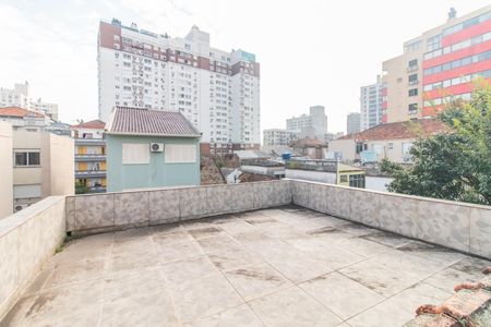 Casa à venda com 220m², 4 quartos e 2 vagas Casa à venda com 220m², 4 quartos e 2 vagasTerraço