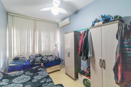 Casa à venda com 220m², 4 quartos e 2 vagas Casa à venda com 220m², 4 quartos e 2 vagasQuarto 1