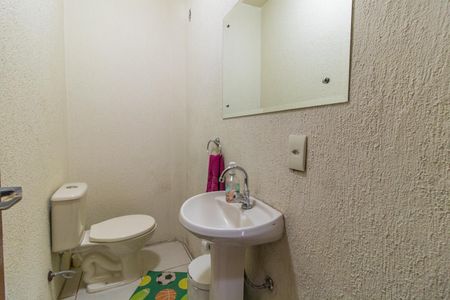 Casa à venda com 220m², 4 quartos e 2 vagas Casa à venda com 220m², 4 quartos e 2 vagasLavabo