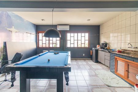 Casa à venda com 220m², 4 quartos e 2 vagas Casa à venda com 220m², 4 quartos e 2 vagasChurrasqueira