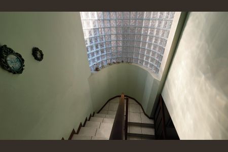 Casa à venda com 420m², 3 quartos e 4 vagas Casa à venda com 420m², 3 quartos e 4 vagasEscada