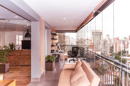 Apartamento à venda com 147m², 2 quartos e 2 vagasSacada da Sala
