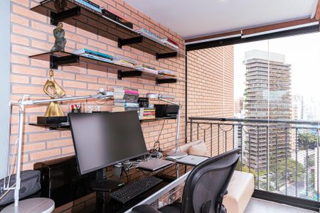 Apartamento à venda com 147m², 2 quartos e 2 vagasSacada da Sala