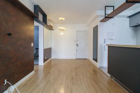 Sala de apartamento para alugar com 2 quartos, 64m² em Jardim das Acácias, São Paulo