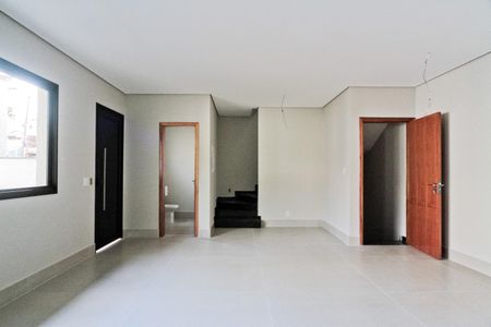 Casa à venda com 189m², 3 quartos e 4 vagasSala