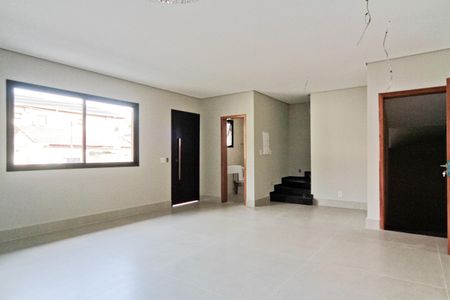 Casa à venda com 189m², 3 quartos e 4 vagasSala
