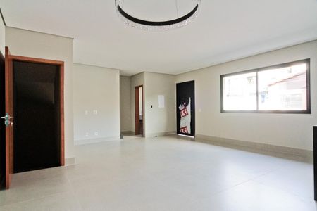 Casa à venda com 192m², 3 quartos e 4 vagasSala