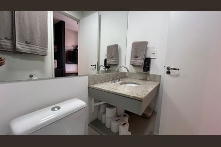Studio à venda com 24m², 1 quarto e 1 vaga Studio à venda com 24m², 1 quarto e 1 vagaBanheiro