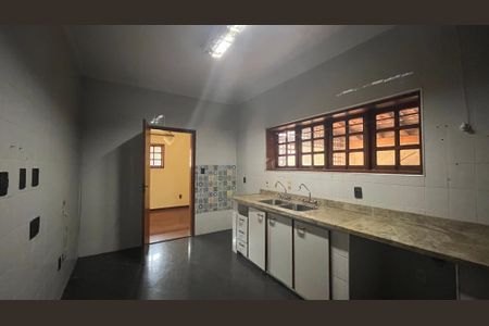 Casa à venda com 329m², 4 quartos e 6 vagas Casa à venda com 329m², 4 quartos e 6 vagasCozinha