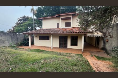 Casa à venda com 329m², 4 quartos e 6 vagas Casa à venda com 329m², 4 quartos e 6 vagasÁrea Gourmet