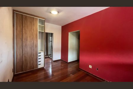 Casa à venda com 329m², 4 quartos e 6 vagas Casa à venda com 329m², 4 quartos e 6 vagasSuíte 1