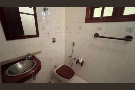 Casa à venda com 329m², 4 quartos e 6 vagas Casa à venda com 329m², 4 quartos e 6 vagasBanheiro