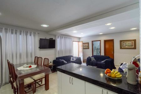 Casa à venda com 924m², 5 quartos e 8 vagasSala/Cozinha