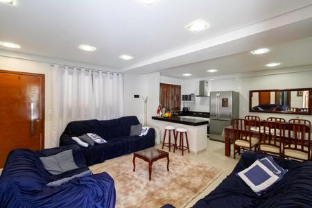 Casa à venda com 924m², 5 quartos e 8 vagasSala/Cozinha