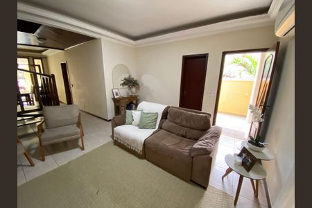 Casa à venda com 360m², 5 quartos e 4 vagasSala