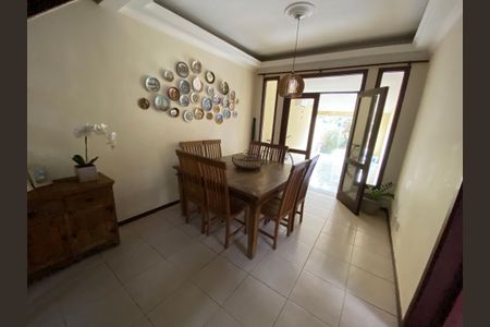 Casa à venda com 360m², 5 quartos e 4 vagasSala