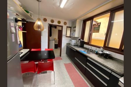 Casa à venda com 360m², 5 quartos e 4 vagasCozinha