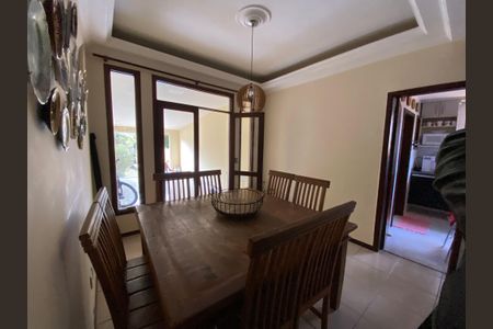 Casa à venda com 360m², 5 quartos e 4 vagasSala
