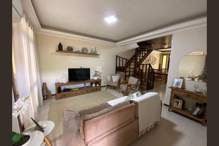 Casa à venda com 360m², 5 quartos e 4 vagasSala