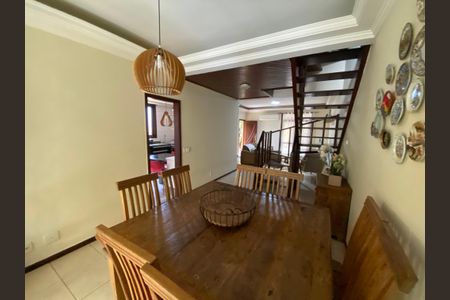 Casa à venda com 360m², 5 quartos e 4 vagasSala