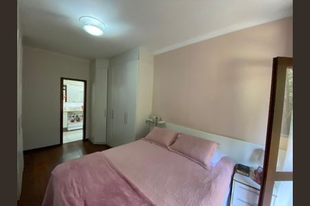 Casa à venda com 360m², 5 quartos e 4 vagas Suite