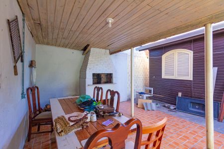 Casa à venda com 350m², 5 quartos e 3 vagas Casa à venda com 350m², 5 quartos e 3 vagasVaranda/Casa 2