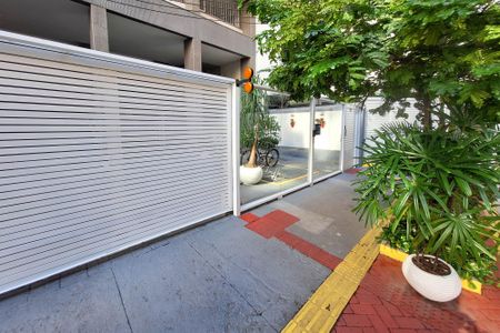 Apartamento à venda com 90m², 2 quartos e 1 vaga Apartamento à venda com 90m², 2 quartos e 1 vagaFachada
