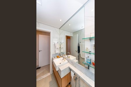 Apartamento à venda com 95m², 2 quartos e 2 vagasBanheiro da Suíte 1