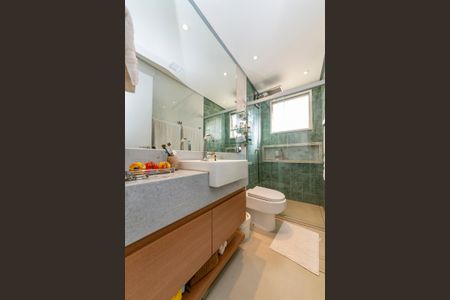 Apartamento à venda com 95m², 2 quartos e 2 vagasBanheiro da Suíte 1