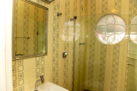 Casa à venda com 130m², 4 quartos e 2 vagasBanheiro