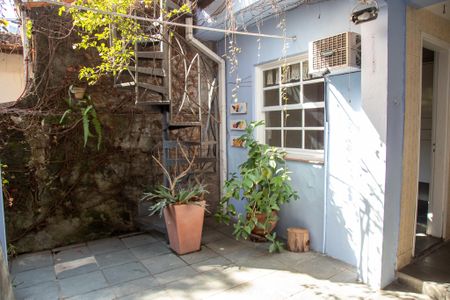 Casa à venda com 130m², 4 quartos e 2 vagasQuintal