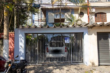 Casa à venda com 130m², 4 quartos e 2 vagasFachada