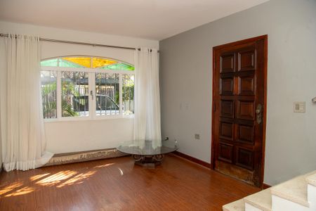 Casa à venda com 130m², 4 quartos e 2 vagasSala